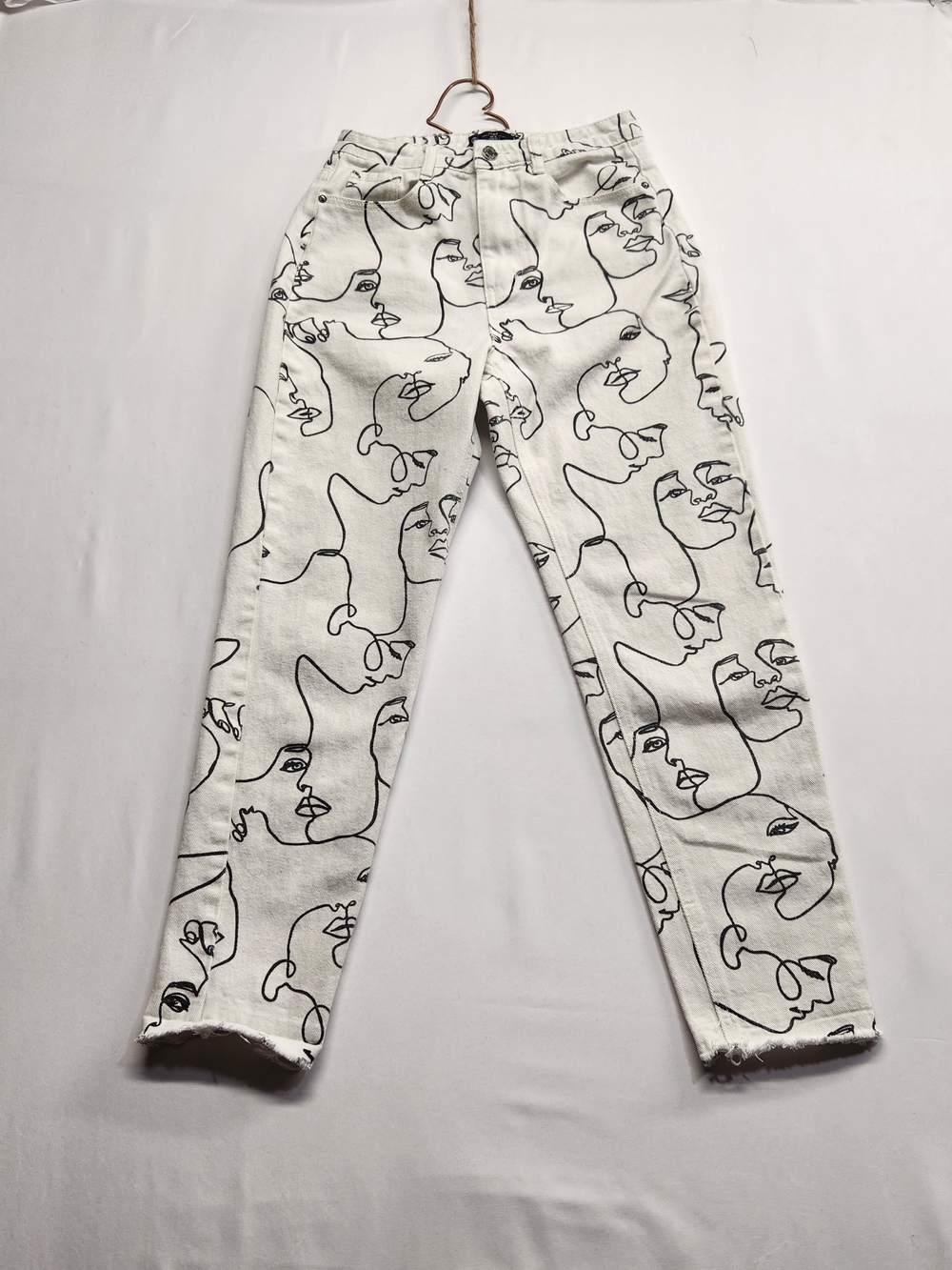 ⭐️Missguided Riot Face Print Mom Jeans White Line Art Y2K Graphic Denim Size 4